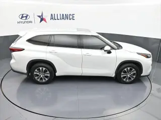 Toyota Highlander 2022 XLE 4dr SUV