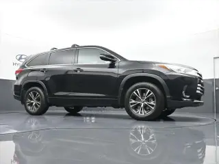 Toyota Highlander 2018 LE Plus 4dr SUV