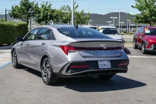 Hyundai ELANTRA Hybrid 2025 SEL Sport 4dr Sedan
