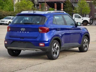 Hyundai VENUE 2024 Limited 4dr Crossover