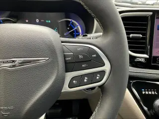 Chrysler Pacifica Plug-In Hybrid 2023 Touring L 4dr Mini-Van