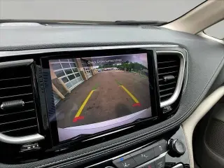 Chrysler Pacifica Plug-In Hybrid 2023 Touring L 4dr Mini-Van