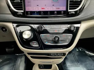 Chrysler Pacifica Plug-In Hybrid 2023 Touring L 4dr Mini-Van