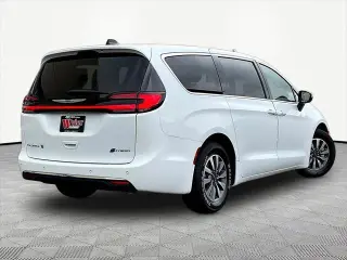 Chrysler Pacifica Plug-In Hybrid 2023 Touring L 4dr Mini-Van