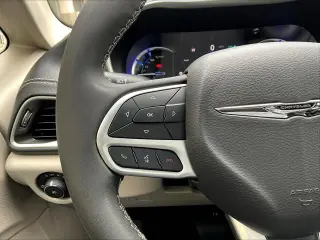 Chrysler Pacifica Plug-In Hybrid 2023 Touring L 4dr Mini-Van