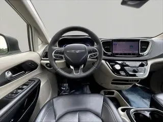 Chrysler Pacifica Plug-In Hybrid 2023 Touring L 4dr Mini-Van