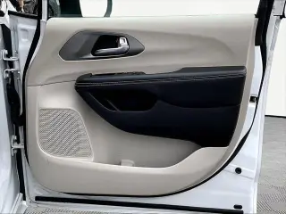Chrysler Pacifica Plug-In Hybrid 2023 Touring L 4dr Mini-Van