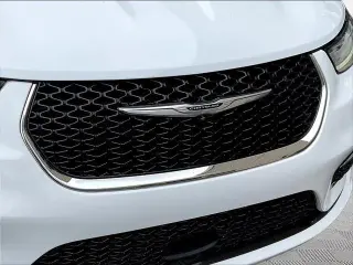 Chrysler Pacifica Plug-In Hybrid 2023 Touring L 4dr Mini-Van
