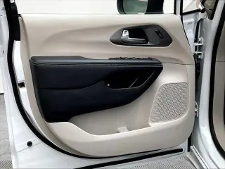 Chrysler Pacifica Plug-In Hybrid 2023 Touring L 4dr Mini-Van