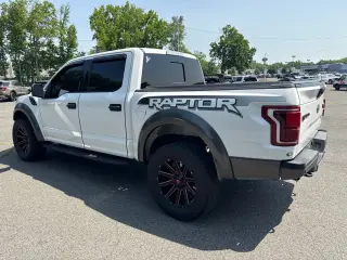 Ford F-150 2017 4x4 Raptor 4dr SuperCrew 5.5 ft. SB