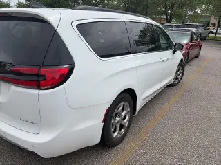 Chrysler Pacifica 2023 Limited 4dr Mini-Van