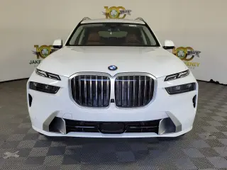 2027 BMW X7