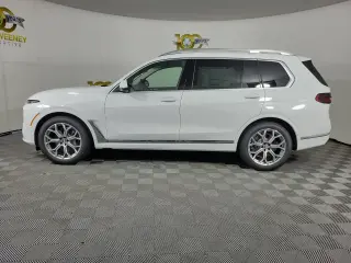 2027 BMW X7
