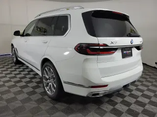 2027 BMW X7
