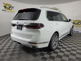 2027 BMW X7
