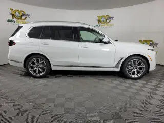 2027 BMW X7