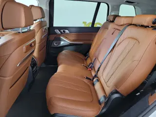 2027 BMW X7