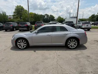 2017 Chrysler 300