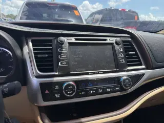 Toyota Highlander 2018 LE 4dr SUV (3.5L V6)
