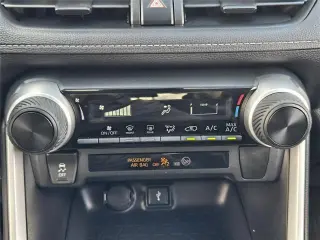 Toyota RAV4 2021 LE 4dr SUV