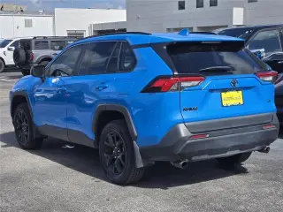 Toyota RAV4 2021 LE 4dr SUV