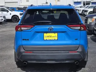 Toyota RAV4 2021 LE 4dr SUV