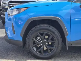 Toyota RAV4 2021 LE 4dr SUV