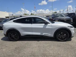 Ford Mustang Mach-E 2023 Premium 4dr SUV