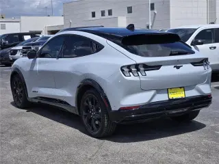Ford Mustang Mach-E 2023 Premium 4dr SUV