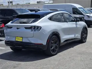 Ford Mustang Mach-E 2023 Premium 4dr SUV