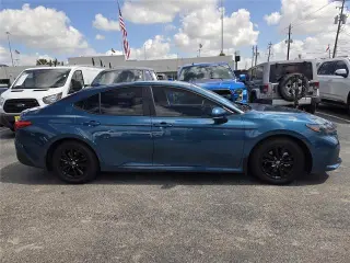 Toyota Camry 2025 SE 4dr Sedan