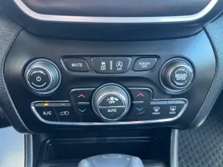 Jeep Cherokee 2019 4x4 Trailhawk 4dr SUV