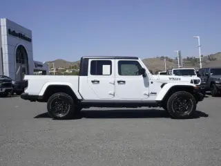 Jeep Gladiator 2025 4x4 Big Bear 4dr Crew Cab 5.0 ft. SB