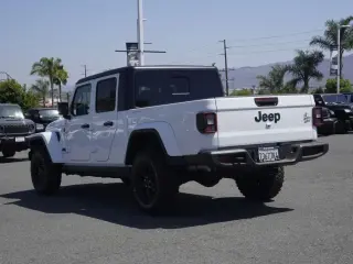 Jeep Gladiator 2025 4x4 Big Bear 4dr Crew Cab 5.0 ft. SB