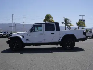 Jeep Gladiator 2025 4x4 Big Bear 4dr Crew Cab 5.0 ft. SB
