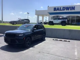 Jeep Grand Cherokee 2024 4x4 Laredo 4dr SUV