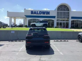 Jeep Grand Cherokee 2024 4x4 Laredo 4dr SUV