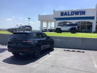 Jeep Grand Cherokee 2024 4x4 Laredo 4dr SUV