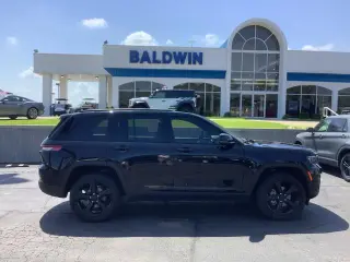 Jeep Grand Cherokee 2024 4x4 Laredo 4dr SUV