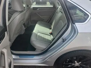 Volkswagen Passat 2017 1.8T SE 4dr Sedan w/Technology