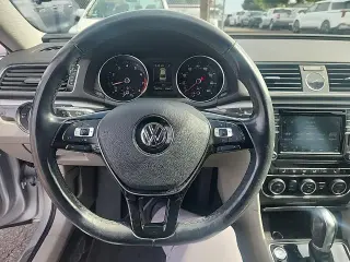 Volkswagen Passat 2017 1.8T SE 4dr Sedan w/Technology