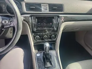 Volkswagen Passat 2017 1.8T SE 4dr Sedan w/Technology