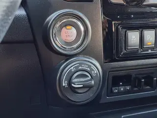Nissan Titan 2021 4x4 SV 4dr Crew Cab 5.6 ft. SB