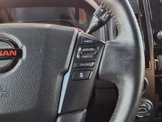 Nissan Titan 2021 4x4 SV 4dr Crew Cab 5.6 ft. SB