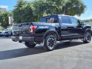Nissan Titan 2021 4x4 SV 4dr Crew Cab 5.6 ft. SB