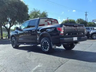 Nissan Titan 2021 4x4 SV 4dr Crew Cab 5.6 ft. SB