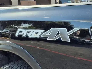 Nissan Titan 2021 4x4 SV 4dr Crew Cab 5.6 ft. SB