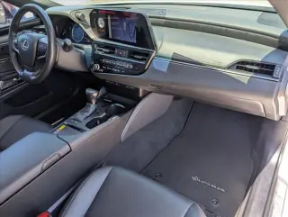 Lexus ES 300h 2024 4dr Sedan