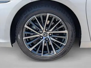 Lexus ES 300h 2024 4dr Sedan