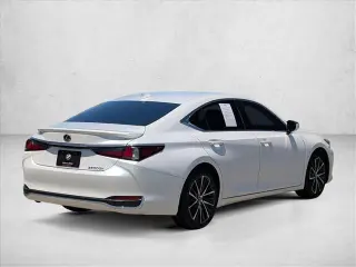 Lexus ES 300h 2024 4dr Sedan